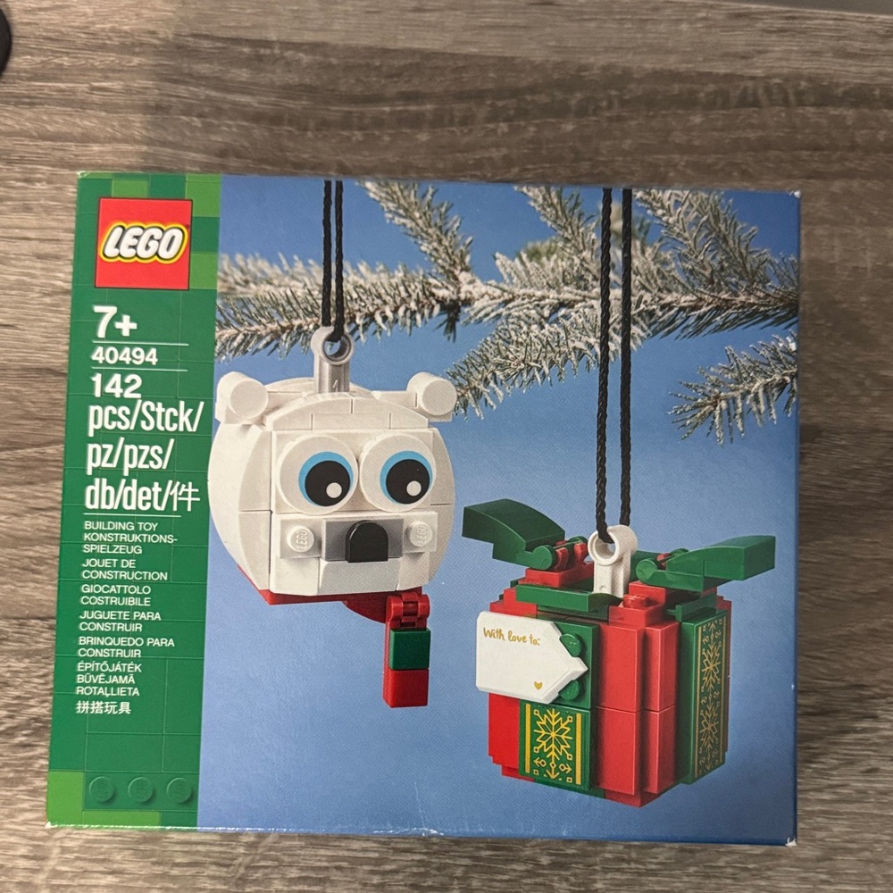 Lego 40494 Holiday & Event Christmas White Polar Bear & Gift Pack NWT